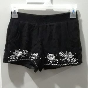 Cute girls summery black shorts. Size:M